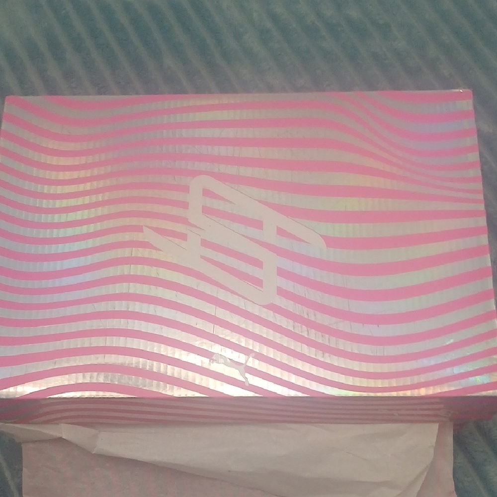 Puma Pink Sneakers - Picture 5 of 5